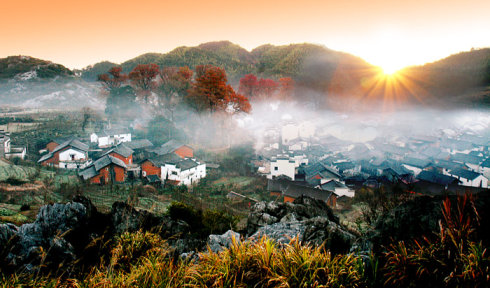 樹樹皆秋色，山山唯落暉